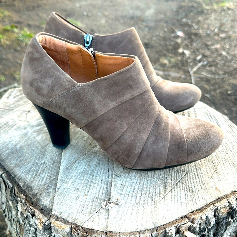 Clark’s Artisan High Heel Booties- Size 7.5